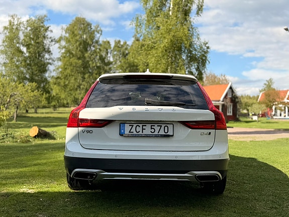 Volvo V90 Cross Country 3 of 15