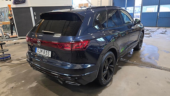 Volkswagen Touareg 3 of 5