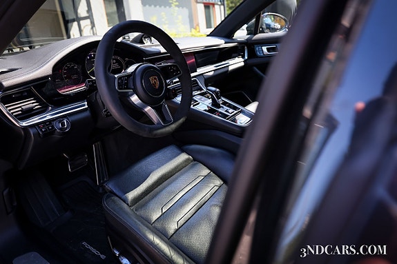 Porsche Panamera 4 20 of 30