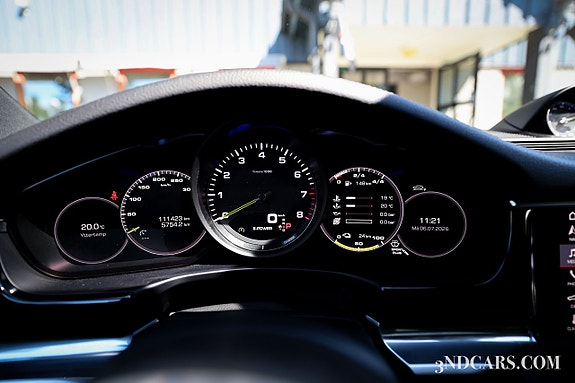 Porsche Panamera 4 30 of 30