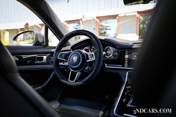 Porsche Panamera 4 28 of 30