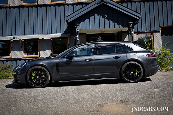 Porsche Panamera 4 4 of 5