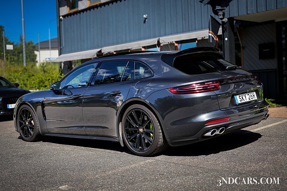 Porsche Panamera 4 5 of 5