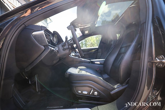 Porsche Panamera 4 16 of 30