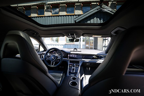Porsche Panamera 4 27 of 30