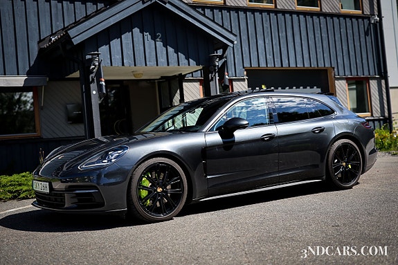 Porsche Panamera 4 3 of 5