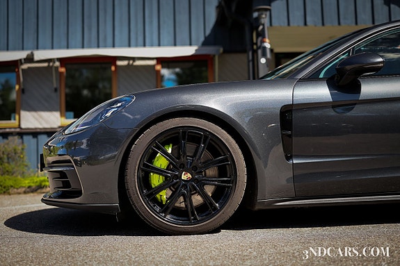 Porsche Panamera 4 10 of 30