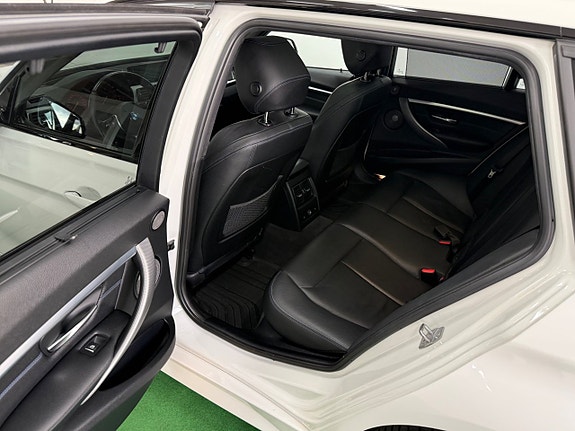 BMW 320d 24 of 30