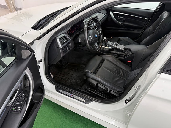 BMW 320d 12 of 30