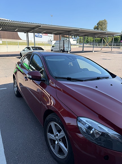 Volvo V40 3 of 8