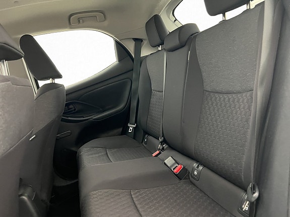 Toyota Yaris 24 of 29