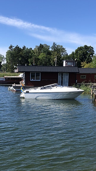 KMV 2100 – Klassisk norsk daycruiser med V8, trailer och renoverat drev 2 of 5
