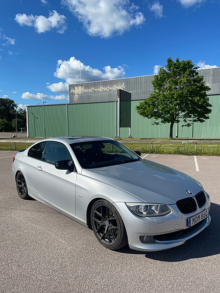 BMW 320d 4 of 5