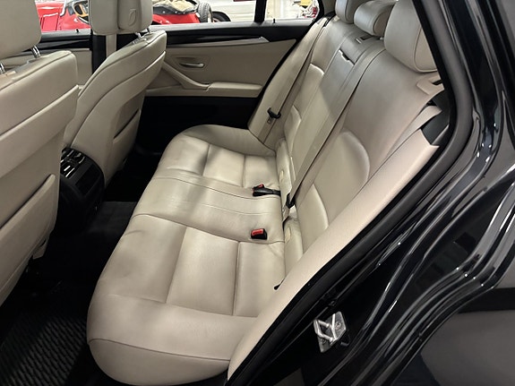 BMW 523i 8 of 10