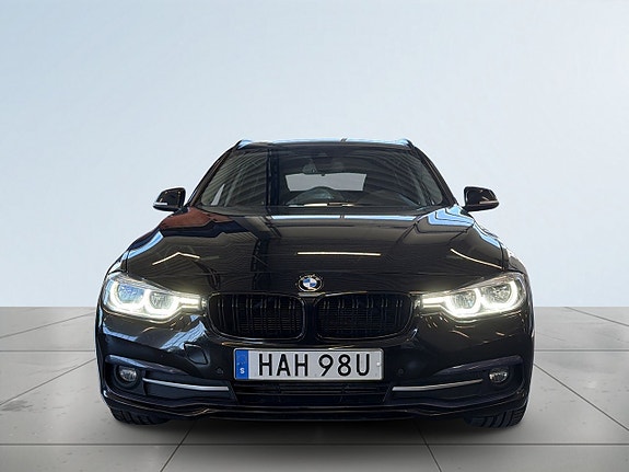 BMW 320d 2 of 5
