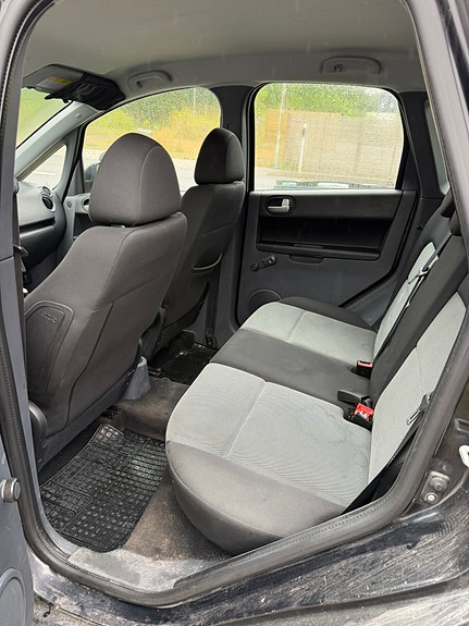 Mitsubishi Colt 4 of 5