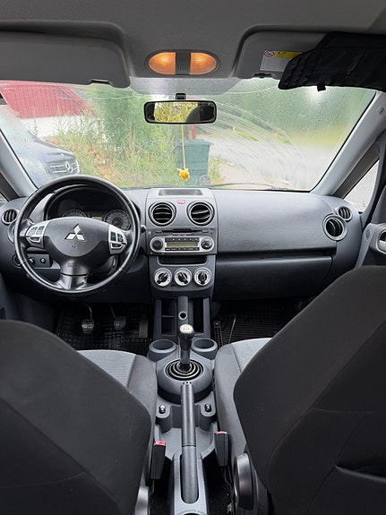 Mitsubishi Colt 3 of 5