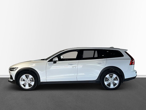 Volvo V60 Cross Country 3 of 5