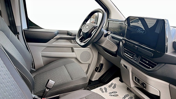 Ford Custom Tourneo 3 of 9