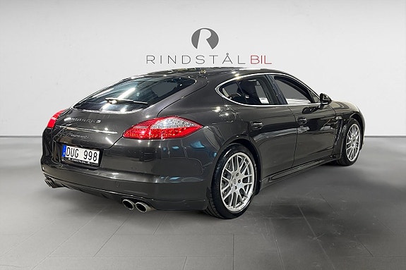 Porsche Panamera 4S 7 of 19