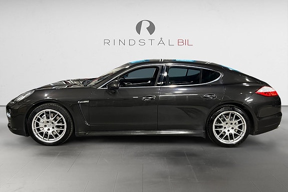 Porsche Panamera 4S 4 of 5