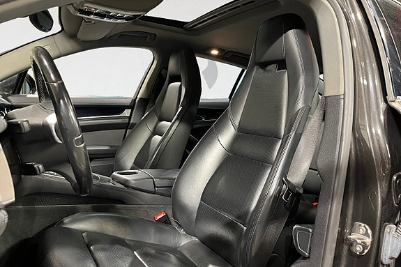 Porsche Panamera 4S 3 of 5