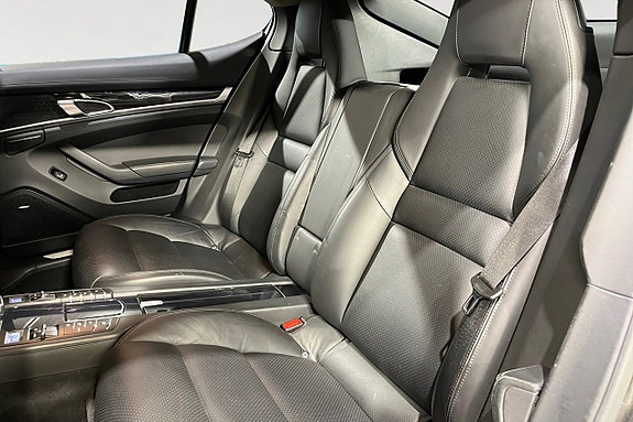 Porsche Panamera 4S 14 of 19