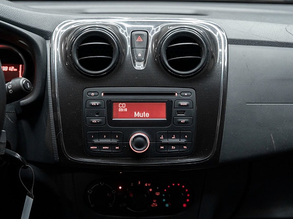 Dacia Sandero 12 of 16