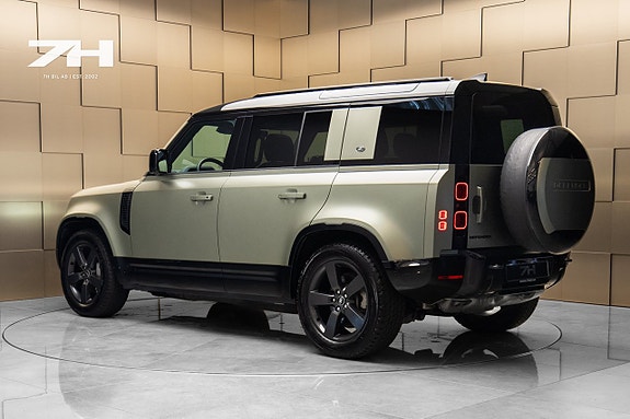 Land Rover Defender 110 3 of 5