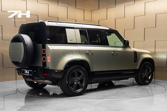 Land Rover Defender 110 5 of 5