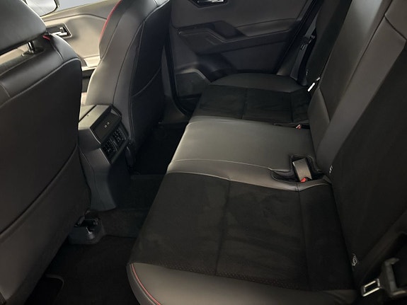 Toyota RAV4 7 of 18