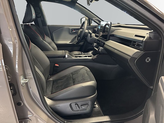 Toyota RAV4 6 of 18