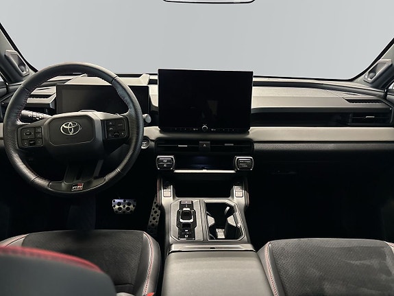 Toyota RAV4 8 of 18