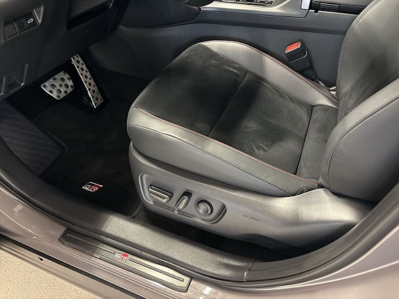 Toyota RAV4 16 of 18