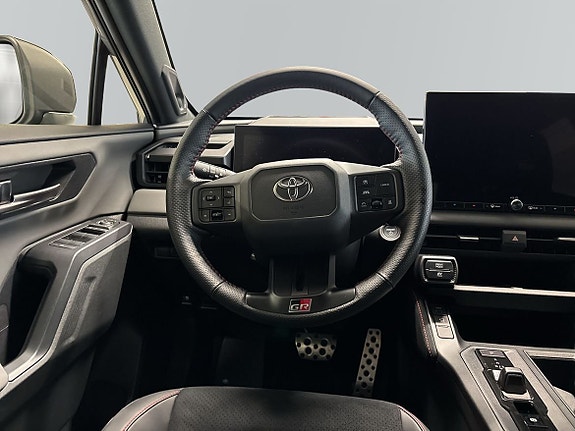 Toyota RAV4 9 of 18