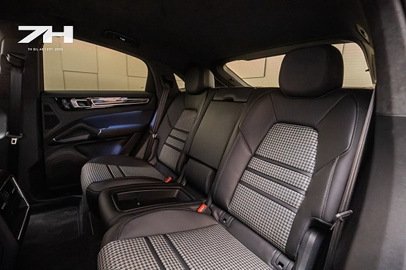 Porsche Cayenne Coupe 19 of 25