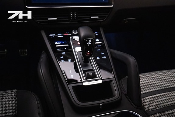 Porsche Cayenne Coupe 14 of 25
