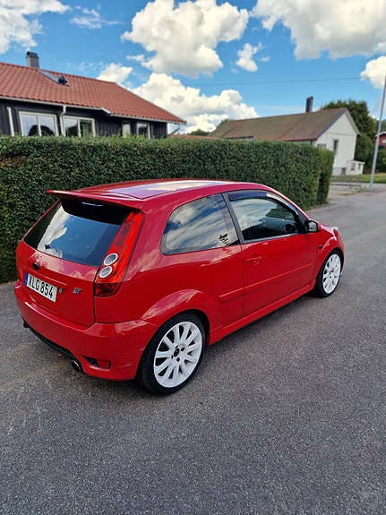 Ford Fiesta 2 of 12