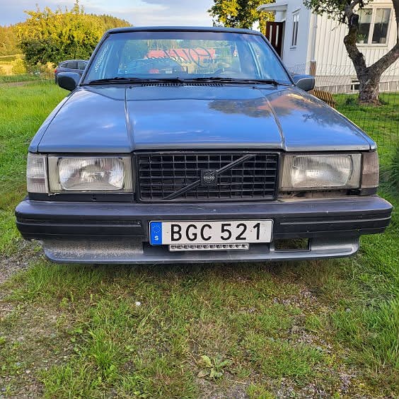 Volvo 740 2 of 4