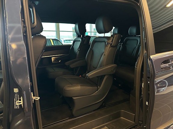 Mercedes-Benz V300 d 11 of 15