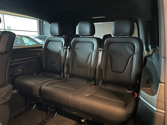 Mercedes-Benz V300 d 12 of 15