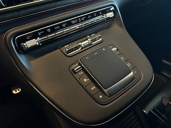 Mercedes-Benz V300 d 14 of 15