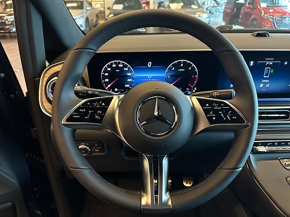 Mercedes-Benz V300 d 7 of 15