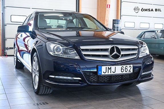 Mercedes-Benz C220 3 of 5