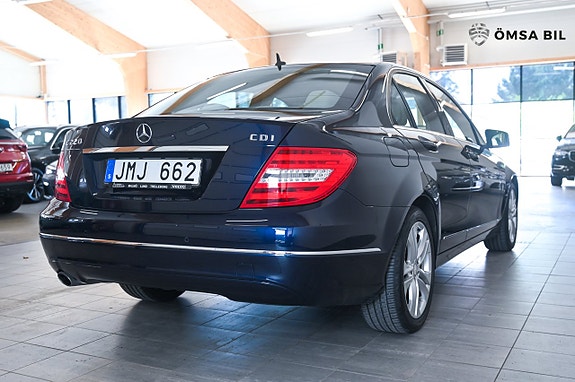 Mercedes-Benz C220 4 of 5
