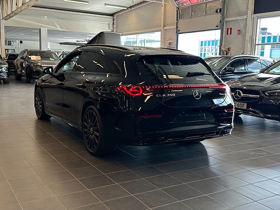 Mercedes-Benz CLA350 4 of 5
