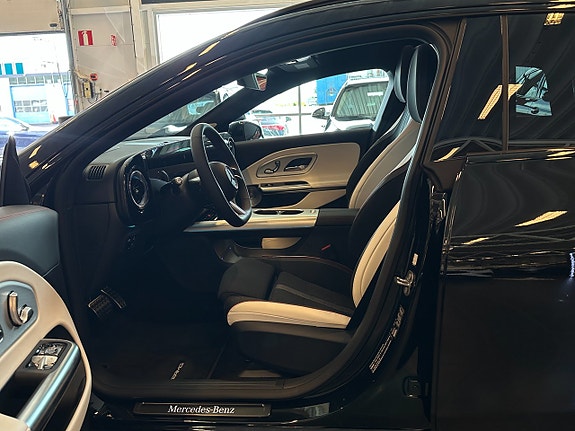 Mercedes-Benz CLA350 10 of 15