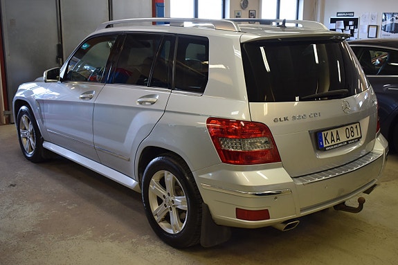 Mercedes-Benz GLK320 4 of 5