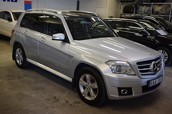 Mercedes-Benz GLK320 2 of 5