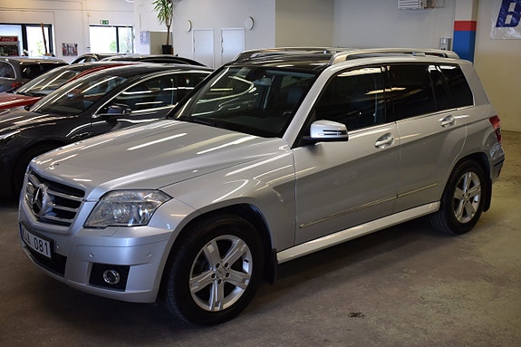 Mercedes-Benz GLK320 3 of 5